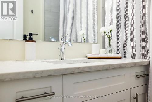 211 Purchase Crescent, Ottawa, ON - Indoor Photo Showing Bathroom