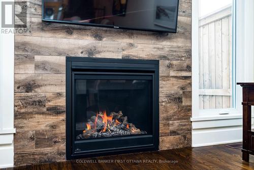 211 Purchase Crescent, Ottawa, ON - Indoor Photo Showing Living Room With Fireplace