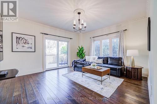 21 Kirkdale Crescent, Toronto, ON 