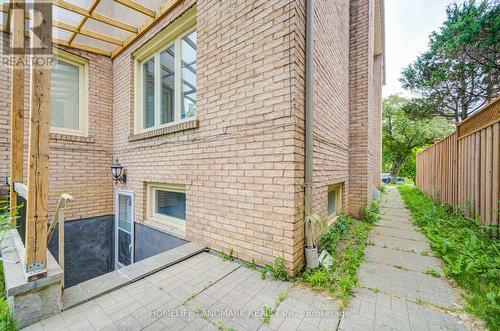 21 Kirkdale Crescent, Toronto, ON 