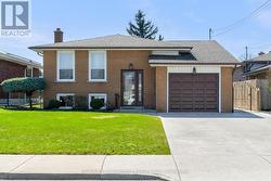 11 FOREST HILL CRESCENT  Hamilton, ON L8K 5V2