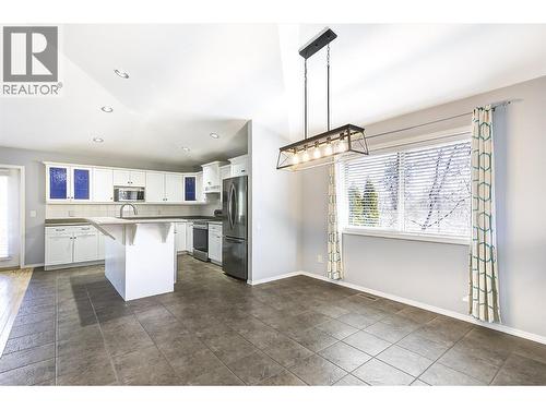 Open plan in kitchen & dining room - 546 South Crest Drive Lot# 1, Kelowna, BC - Indoor Photo Showing Kitchen