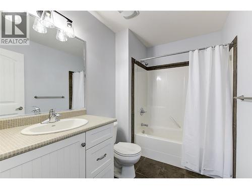 4pc main bathroom up - 546 South Crest Drive Lot# 1, Kelowna, BC - Indoor Photo Showing Bathroom