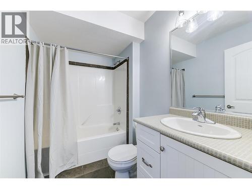 4pc bathroom down - 546 South Crest Drive Lot# 1, Kelowna, BC - Indoor Photo Showing Bathroom