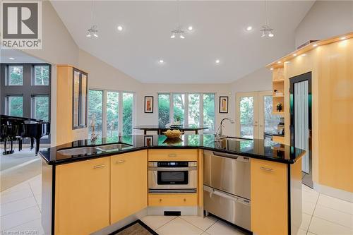 34 Harrington Place, Ancaster, ON - Indoor Photo Showing Kitchen With Double Sink