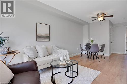 750 Lawrence Street Unit# 91, Cambridge, ON - Indoor Photo Showing Living Room