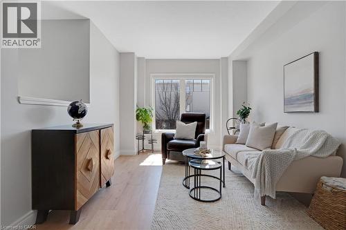 750 Lawrence Street Unit# 91, Cambridge, ON - Indoor Photo Showing Living Room