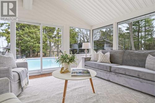 1189 Britannia Road, Burlington, ON - Indoor Photo Showing Living Room