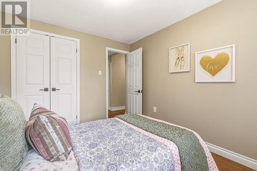 1189 Britannia Road, Burlington, ON - Indoor Photo Showing Bedroom