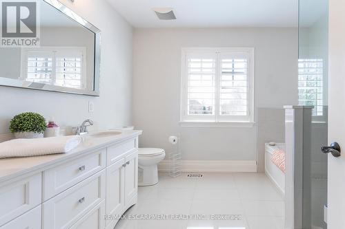 400 Hamilton Drive, Hamilton, ON - Indoor Photo Showing Bathroom