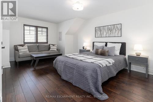 400 Hamilton Drive, Hamilton, ON - Indoor Photo Showing Bedroom