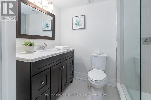 400 Hamilton Drive, Hamilton, ON - Indoor Photo Showing Bathroom