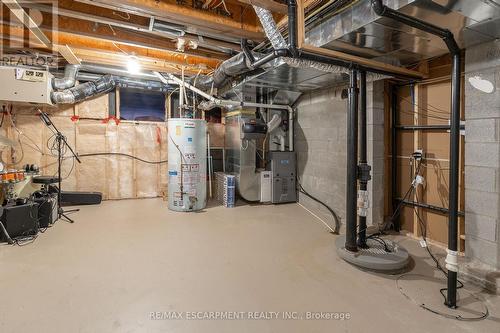 400 Hamilton Drive, Hamilton, ON - Indoor Photo Showing Basement