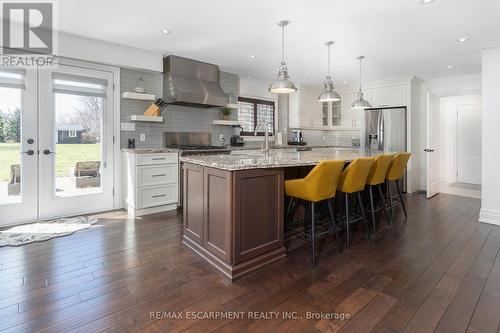 400 Hamilton Drive, Hamilton, ON - Indoor Photo Showing Kitchen With Upgraded Kitchen