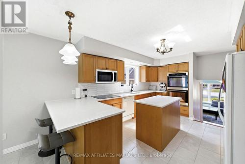 884 Kenyon Crescent, Cornwall, ON - Indoor Photo Showing Kitchen With Double Sink