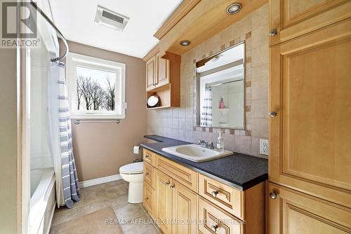 884 Kenyon Crescent, Cornwall, ON - Indoor Photo Showing Bathroom