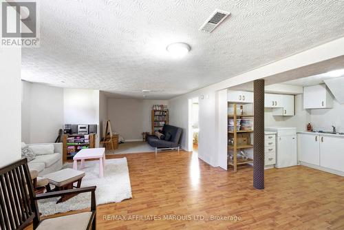 884 Kenyon Crescent, Cornwall, ON - Indoor Photo Showing Living Room