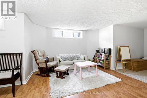 884 Kenyon Crescent, Cornwall, ON - Indoor Photo Showing Living Room