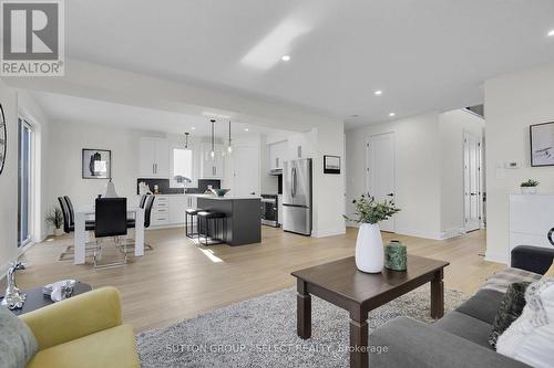 1 Bancroft Road, St. Thomas, ON - Indoor Photo Showing Living Room