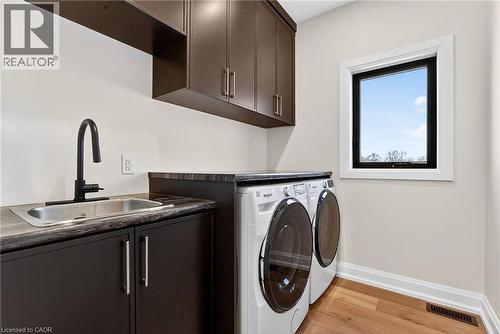 6192 Curlin Crescent, Niagara Falls, ON - Indoor Photo Showing Laundry Room