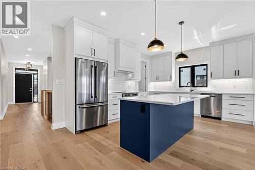 6192 Curlin Crescent, Niagara Falls, ON - Indoor Photo Showing Kitchen With Upgraded Kitchen