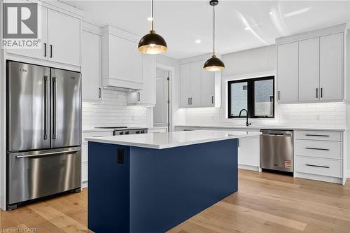 6192 Curlin Crescent, Niagara Falls, ON - Indoor Photo Showing Kitchen With Upgraded Kitchen