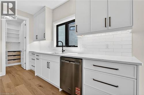 6192 Curlin Crescent, Niagara Falls, ON - Indoor Photo Showing Kitchen