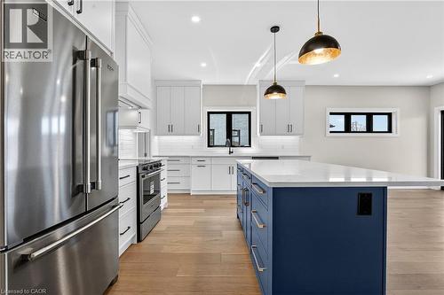 6192 Curlin Crescent, Niagara Falls, ON - Indoor Photo Showing Kitchen With Upgraded Kitchen
