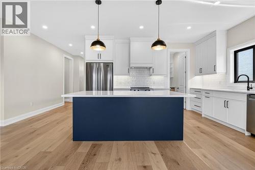 6192 Curlin Crescent, Niagara Falls, ON - Indoor Photo Showing Kitchen With Upgraded Kitchen