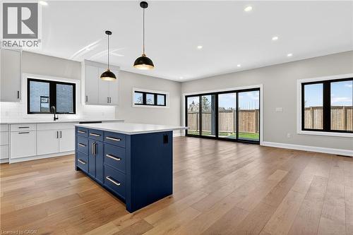 6192 Curlin Crescent, Niagara Falls, ON - Indoor Photo Showing Kitchen