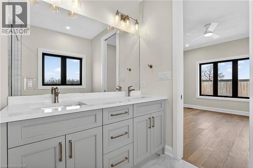 6192 Curlin Crescent, Niagara Falls, ON - Indoor Photo Showing Bathroom