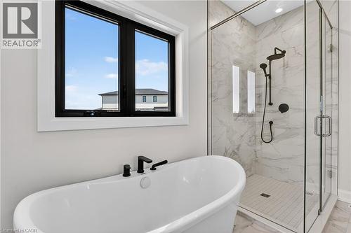 6192 Curlin Crescent, Niagara Falls, ON - Indoor Photo Showing Bathroom