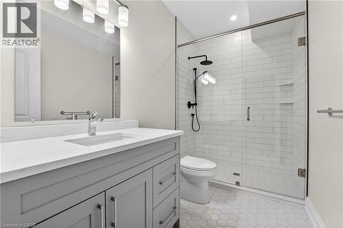 6192 Curlin Crescent, Niagara Falls, ON - Indoor Photo Showing Bathroom