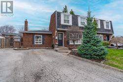 24 BENTLEY PLACE  Hamilton, ON L9C 2R4