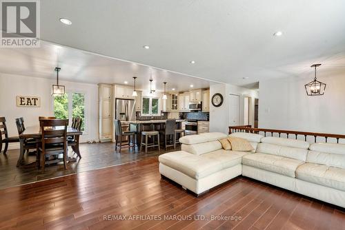 1507 Catherine Street, Cornwall, ON - Indoor Photo Showing Living Room