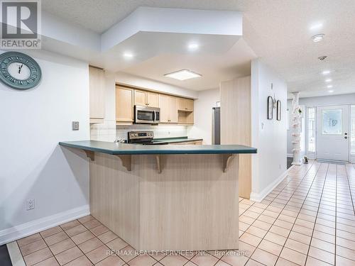 136 - 1995 Royal Road, Pickering, ON - Indoor Photo Showing Kitchen