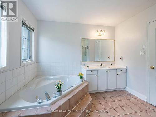 136 - 1995 Royal Road, Pickering, ON - Indoor Photo Showing Bathroom