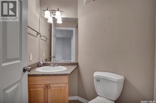 B 620 7Th Street E, Saskatoon, SK - Indoor Photo Showing Bathroom