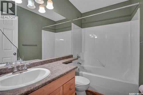 B 620 7Th Street E, Saskatoon, SK - Indoor Photo Showing Bathroom