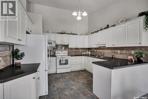109 810 Mendel Crescent, Saskatoon, SK - Indoor Photo Showing Kitchen