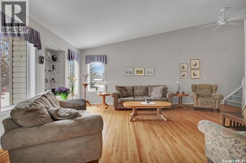 109 810 Mendel Crescent, Saskatoon, SK - Indoor Photo Showing Living Room