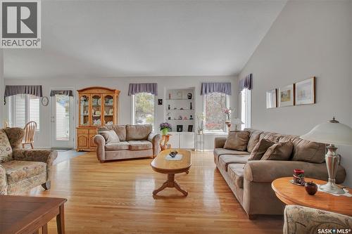 109 810 Mendel Crescent, Saskatoon, SK - Indoor Photo Showing Living Room
