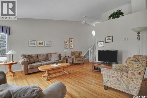 109 810 Mendel Crescent, Saskatoon, SK - Indoor Photo Showing Living Room