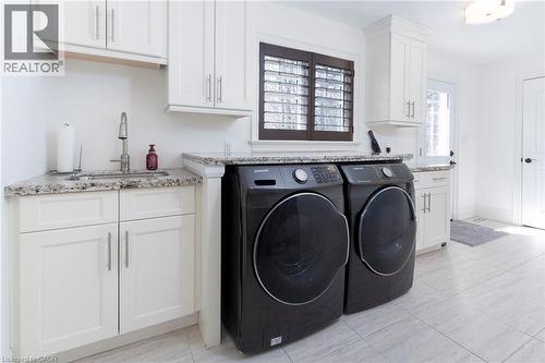 400 Hamilton Drive, Ancaster, ON - Indoor Photo Showing Laundry Room