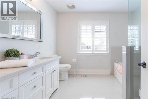 400 Hamilton Drive, Ancaster, ON - Indoor Photo Showing Bathroom