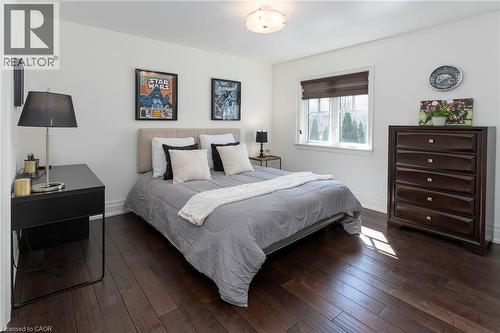 400 Hamilton Drive, Ancaster, ON - Indoor Photo Showing Bedroom