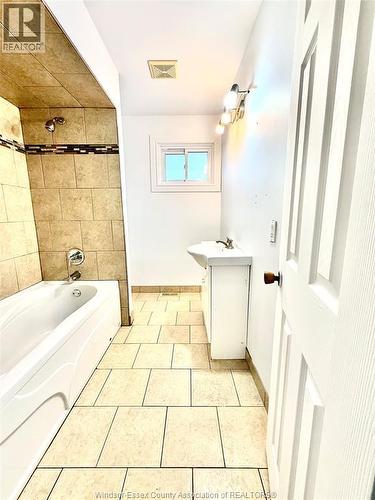 198 Superior Unit# Main, Lasalle, ON - Indoor Photo Showing Bathroom