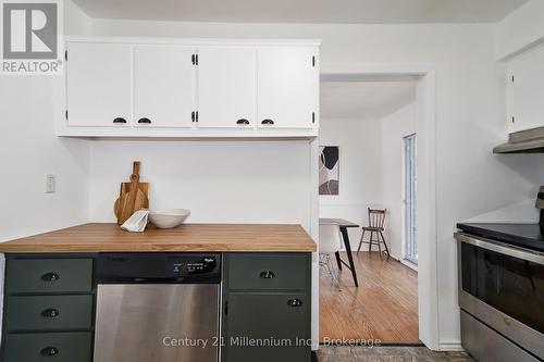 22 Dickson Road, Collingwood, ON - Indoor Photo Showing Kitchen