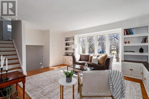 22 Dickson Road, Collingwood, ON - Indoor Photo Showing Living Room