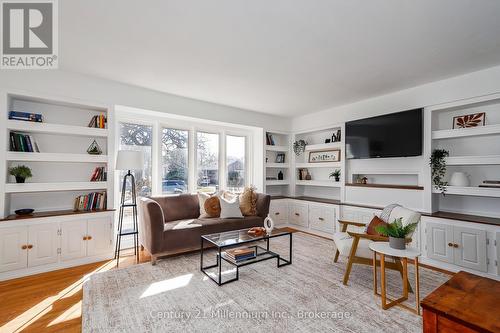 22 Dickson Road, Collingwood, ON - Indoor Photo Showing Living Room